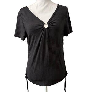 No Boundaries Black Ribbed V-Neck Top With Heart Detail Juniors Sixe XL (15-17)